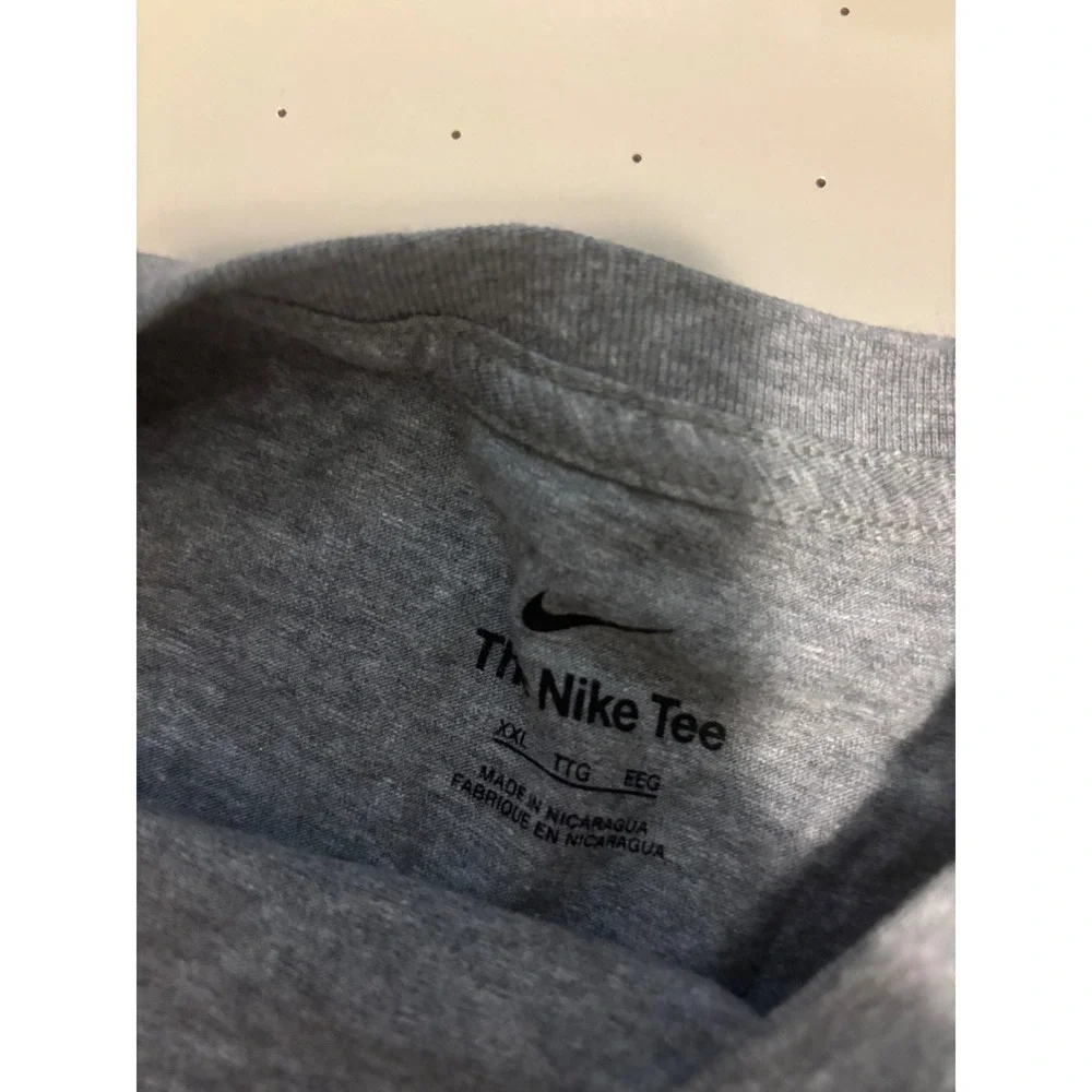 828 Nike Mens 2024 NFC Championship Eagles vs Commanders T-Shirt Gray XXL NWT